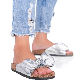 BM Silver tofflor med en Norris rosett