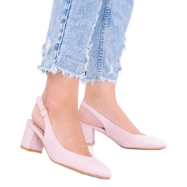 Beige pumpar på Petty -stolpen