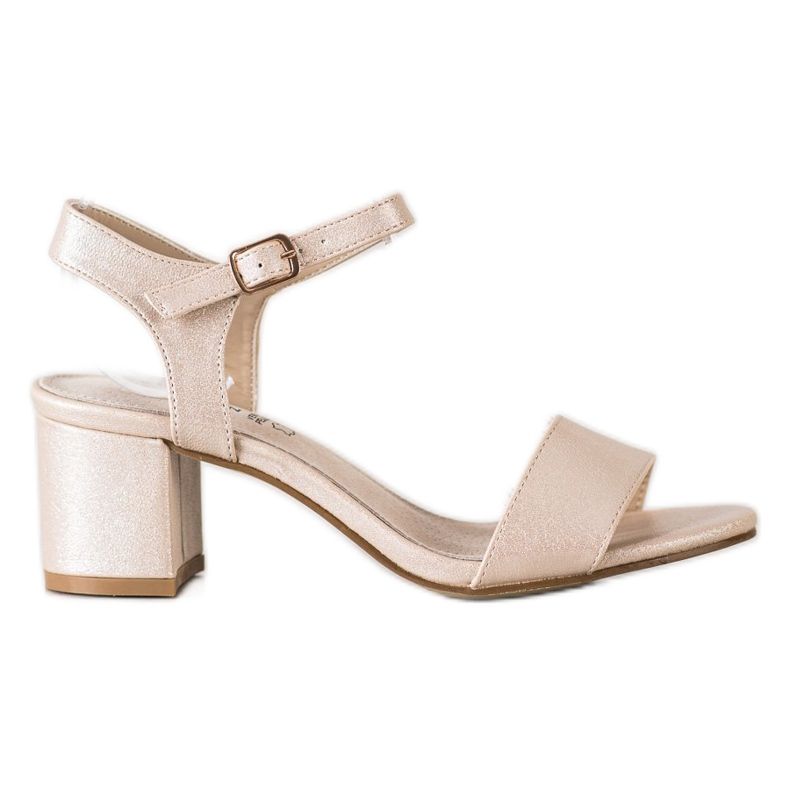 Goodin Bekväma sandaler på en bar gyllene