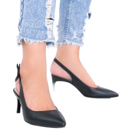 Svarta pumps på stilettklack från Elen