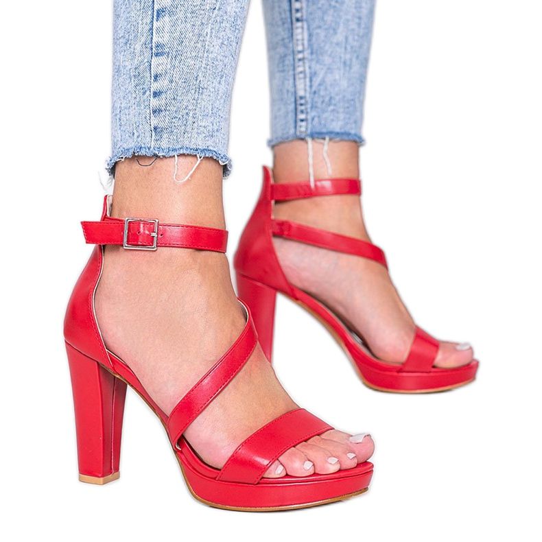 Röda sandaler på Got You -plattformen