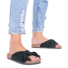 Svarta sandaler på Crys korksula