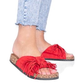 Röda sandaler på Crys korksula