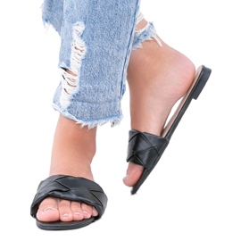 Svarta tofflor med en flätad Iren -övre