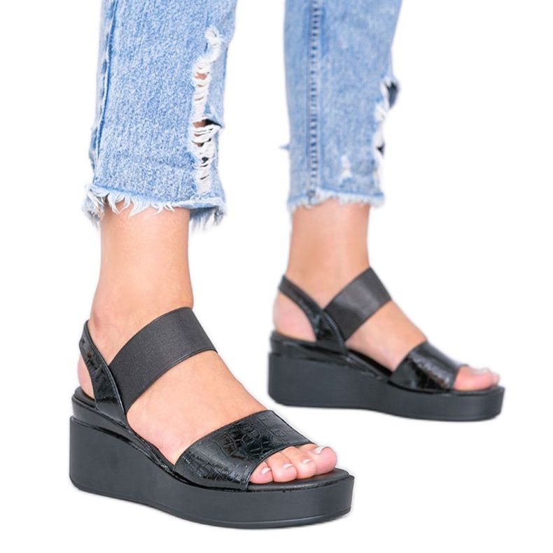 Svarta kilsandaler från Tiffi