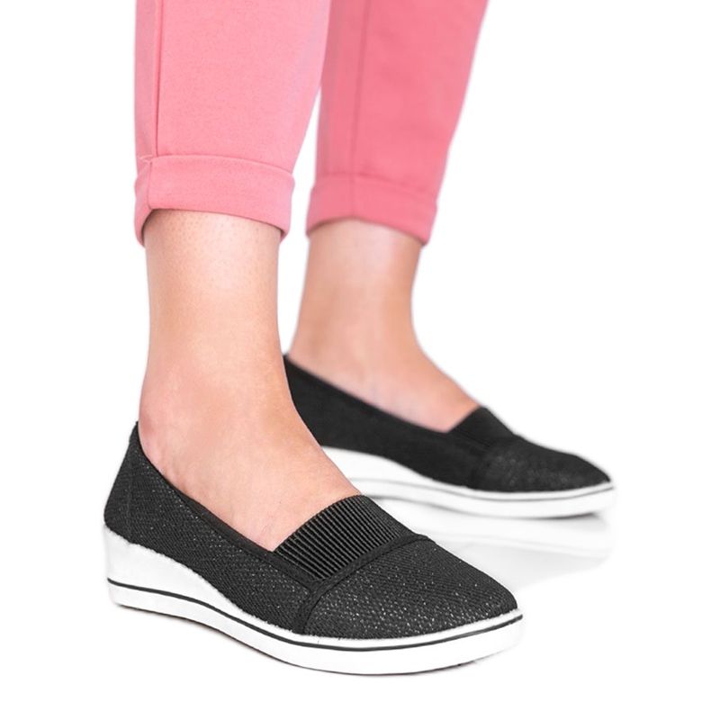 Svarta glänsande ballerinor på Glam Star-kilen