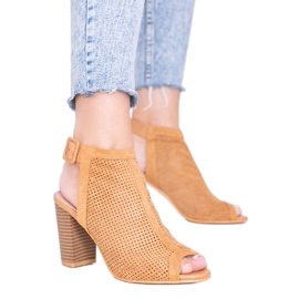 Kamel sandaler på Veronika -stolpen brun