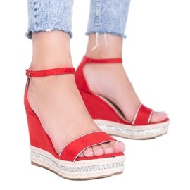 Röda kilsandaler med Sun Sparrow cubic zirconia