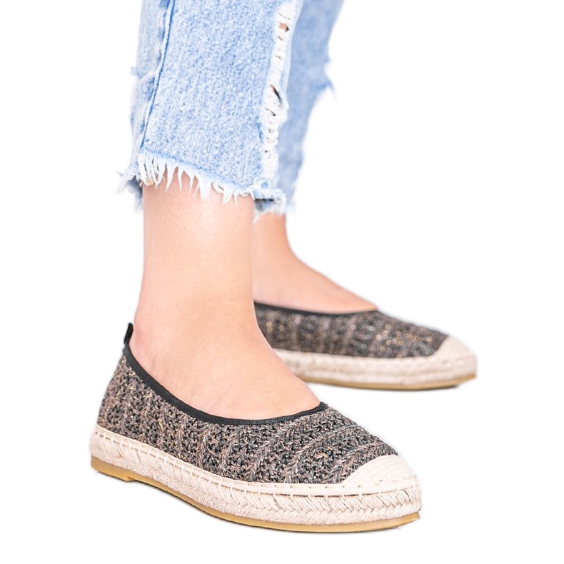Bruna espadriller med en gyllene Zoey -tråd