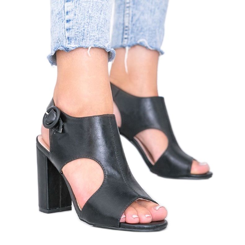 Svarta sandaler på Gally -stolpen