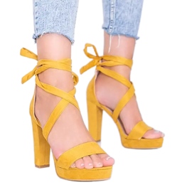 Ginnys sandal med snörning gul