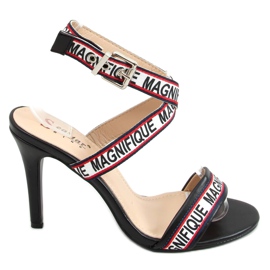 Svarta sandaler på en högklackad LL-170P Svart vit