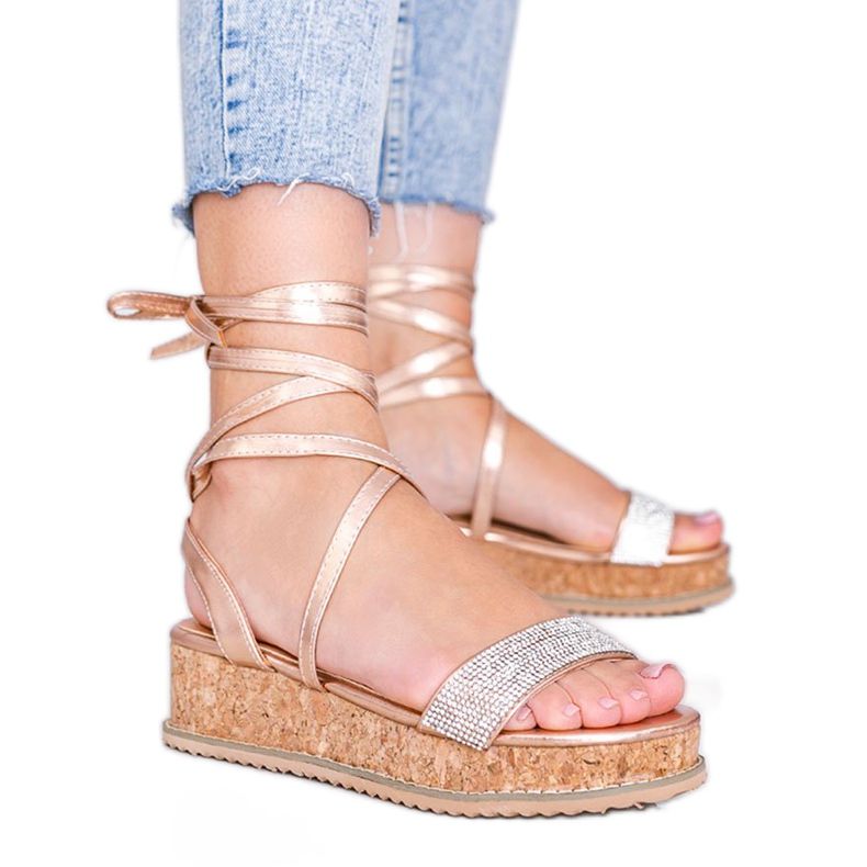 Rosa sandaler bundna med zirkoner Ves gyllene