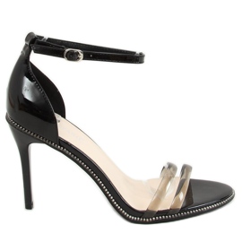 Svarta sandaler på en högklackad P2L6735-6 Svart