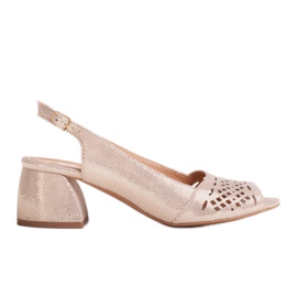 Marco Shoes Beige och guldsandaler i mocka med perforering