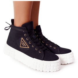 Kvinnors höga sneakers på en svart Manhattan -plattform