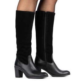 Olivier Kvinnors svarta stövlar med isolering på stolpen