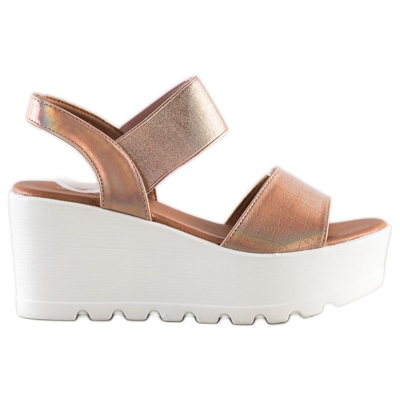 Weide Lätta sandaler på en vit kil gyllene