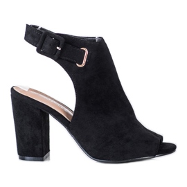 Bestelle Stängda sandaler med spänne svart