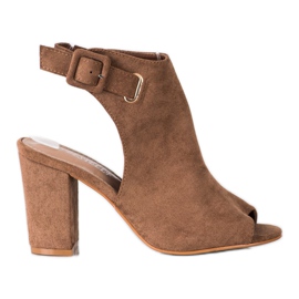 Bestelle Stängda sandaler med spänne brun