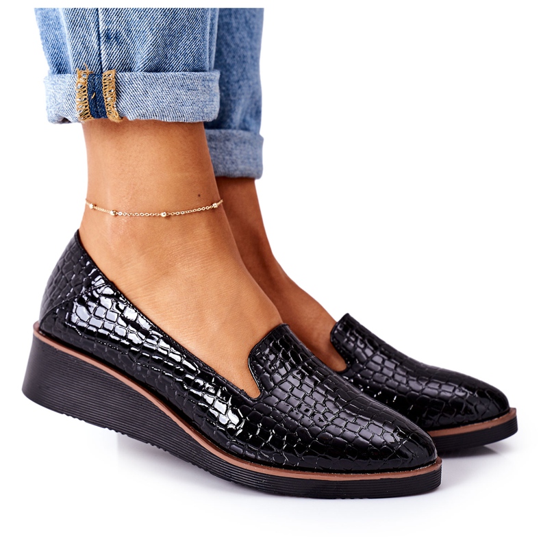 Lackerade skor på kil Vinceza 10675 svart