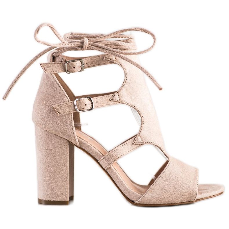 Bestelle Stängda sandaler med bindning beige