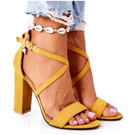 PS1 Mockasandaler på en bar gul dans med mig