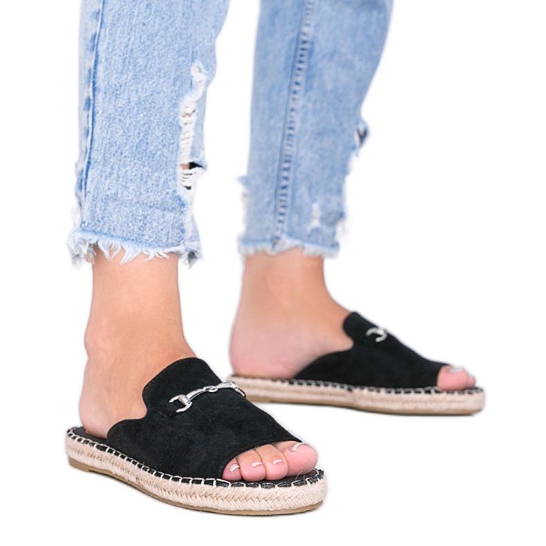 Svarta tofflor med Roseau -spänne