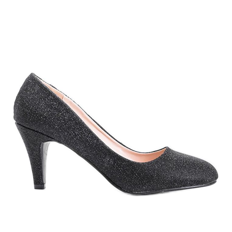 Glänsande svarta pumps på en Zarila stilettklack