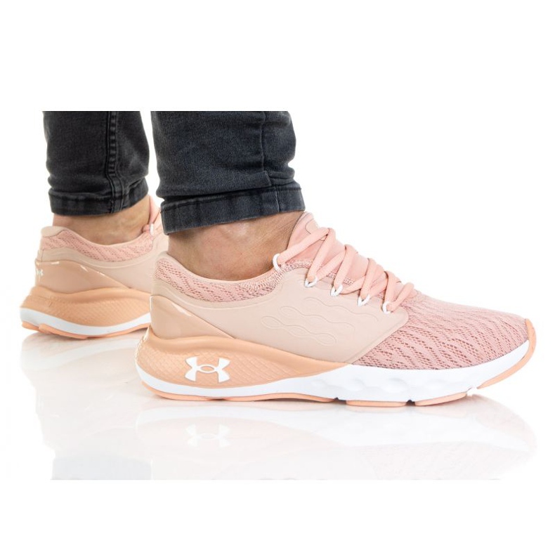 Under Armour W Charged Vant skor3023565-601 rosa