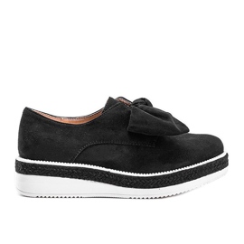 Svarta skor på en tjock Sindri -sula