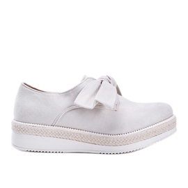 Beige skor med en tjock Sindri -sula