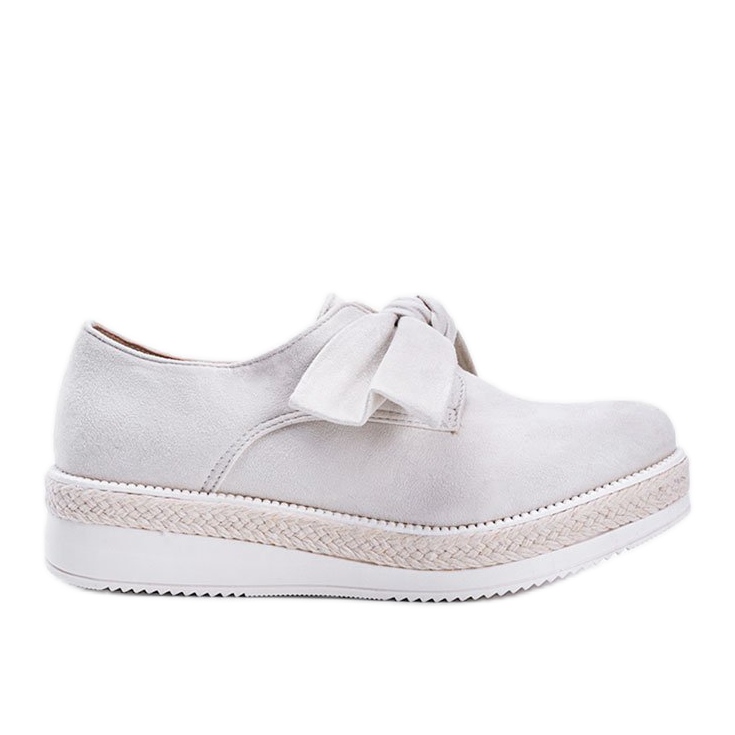 Beige skor med en tjock Sindri -sula