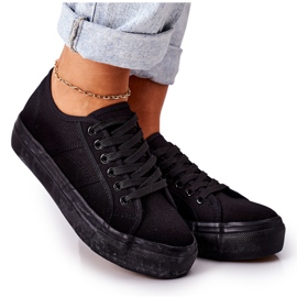 PW1 Damskor på den svarta skateboarden