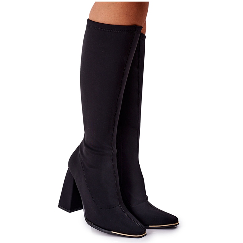 Stövlar på en häl av elastiskt tyg Svart effekt Wow