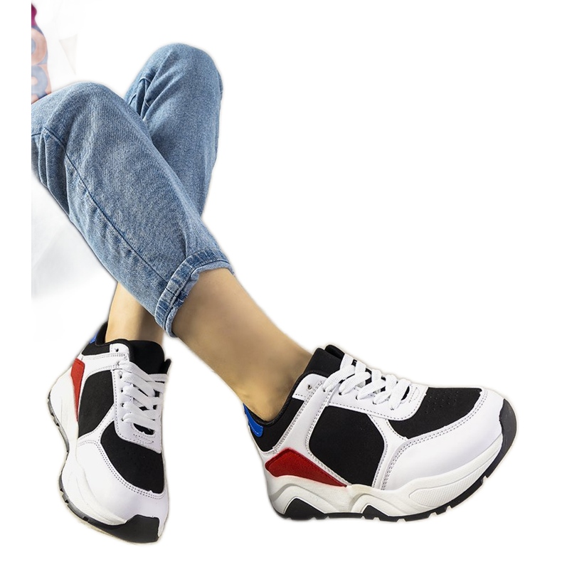 BM Svartvita sneakers med färgade träningsinsatser