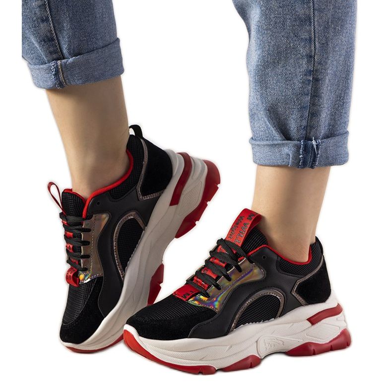 Svarta sneakers med holografiska Freedom -inlägg