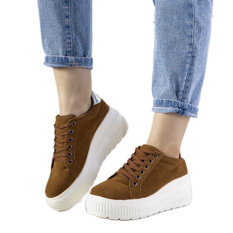 Bruna sportskor med hög rapsula