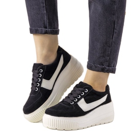 Svarta sportskor med hög Chillout -sula