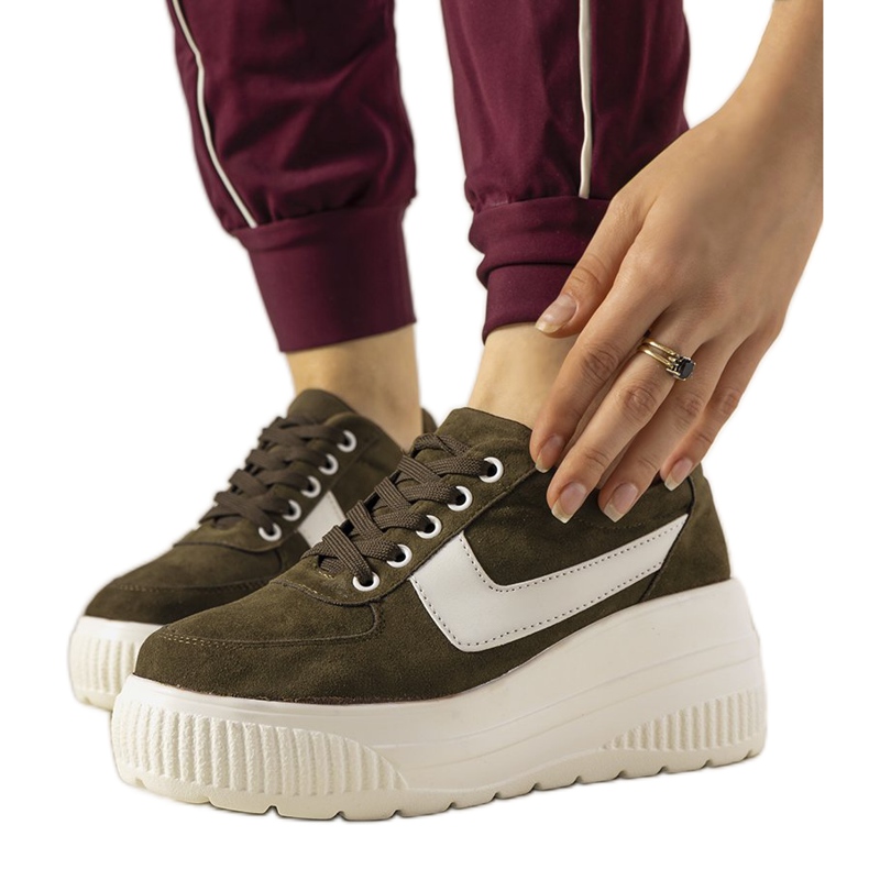 Gröna sportskor med hög Chillout -sula