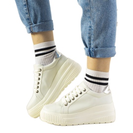 Vita sportskor med hög undersula