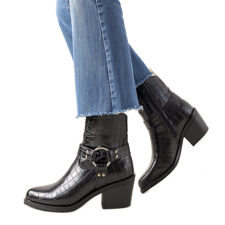 Svarta cowboystövlar i Haley -krokodilhudmönstret