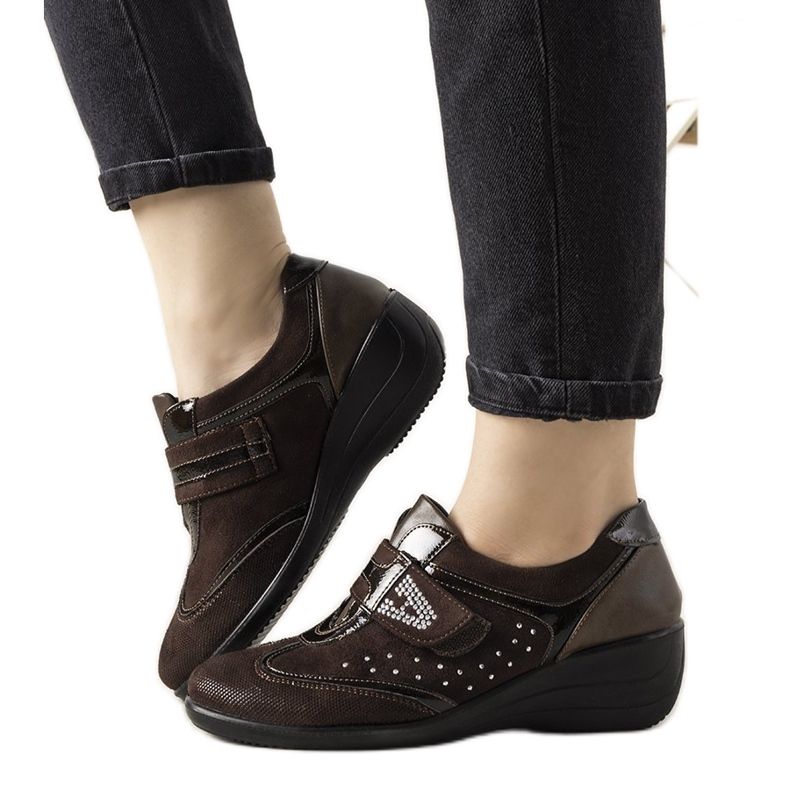 Bruna brogues på kilen Merante