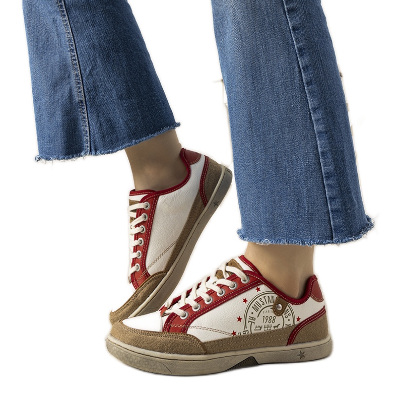 Esta vita och röda sneakers för kvinnor