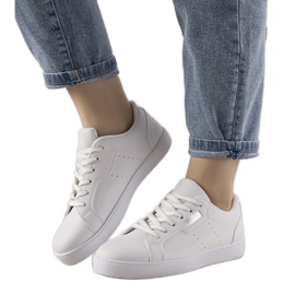 Vita och silver sneakers från Boomshom