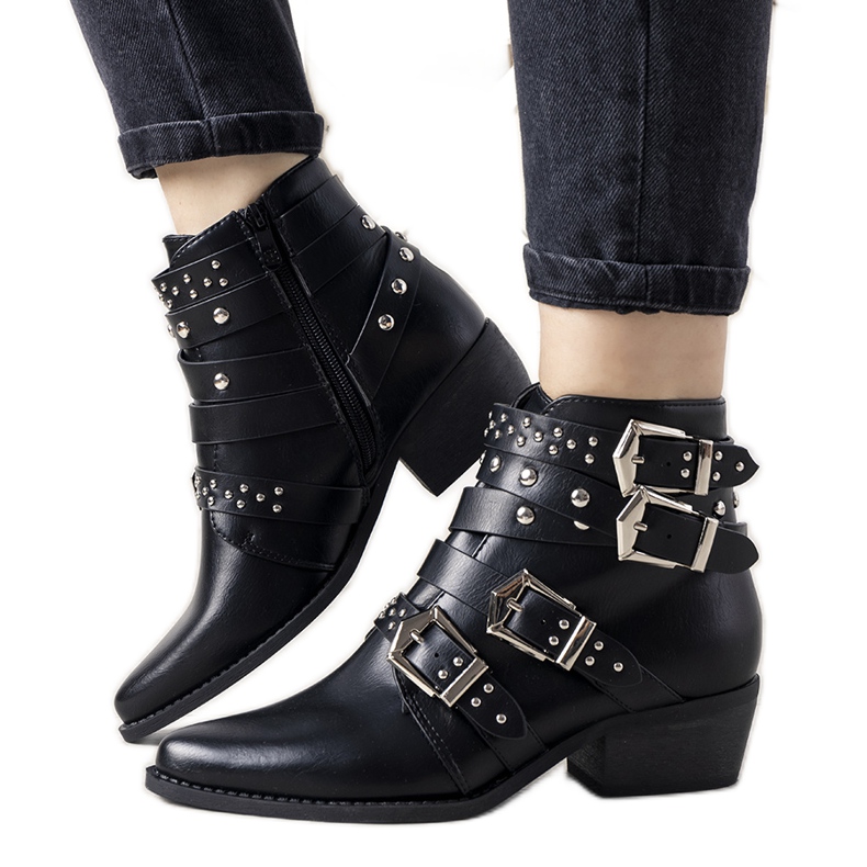 Svarta cowboystövlar med Ergost -ränder