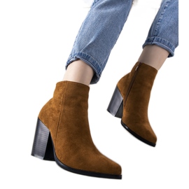 Kamel cowboystövlar på Miladys stolpe brun