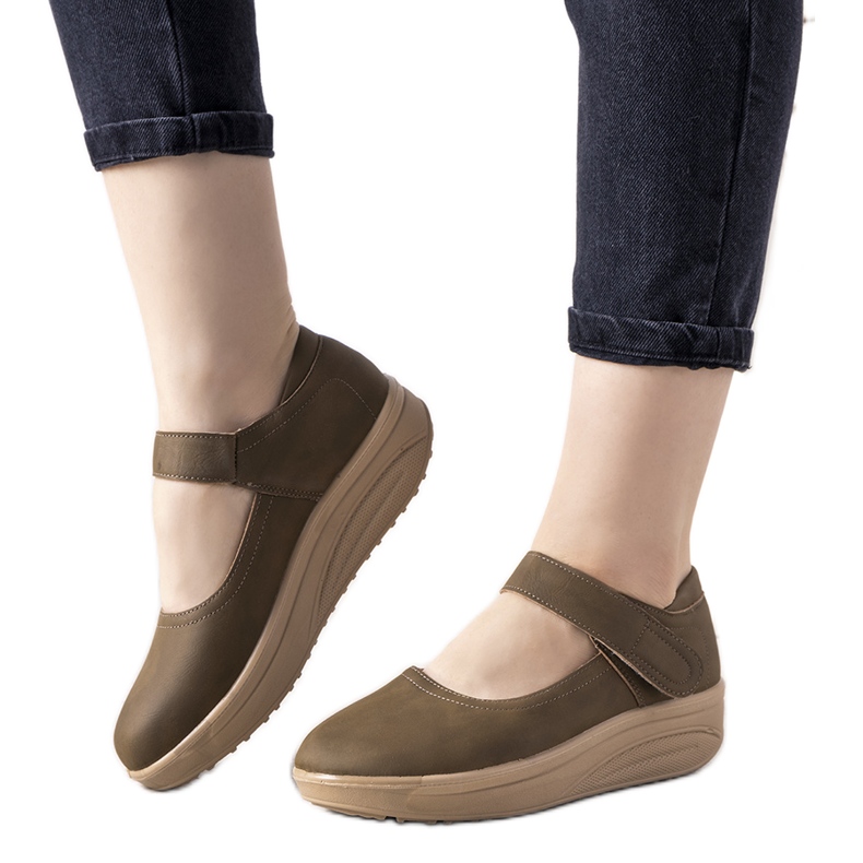 Bruna skor på en tjock Lumen -sula