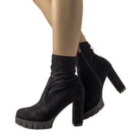 Svarta fotkängor på Fiode -stolpen