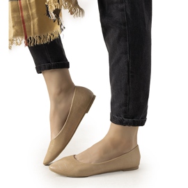 Beige ballerinor i Camilia krokodilhudmönster